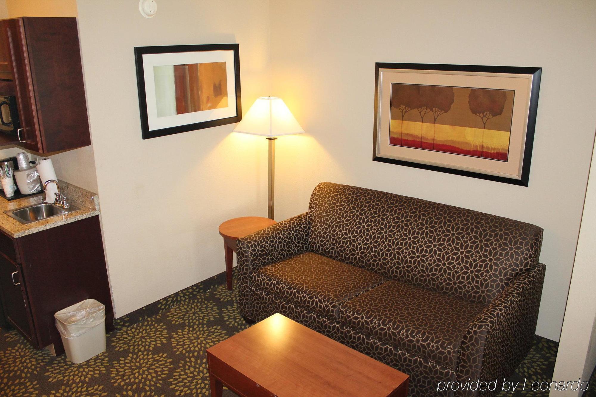 Holiday Inn Express Hotel & Suites Starkville, An Ihg Hotel Exterior foto