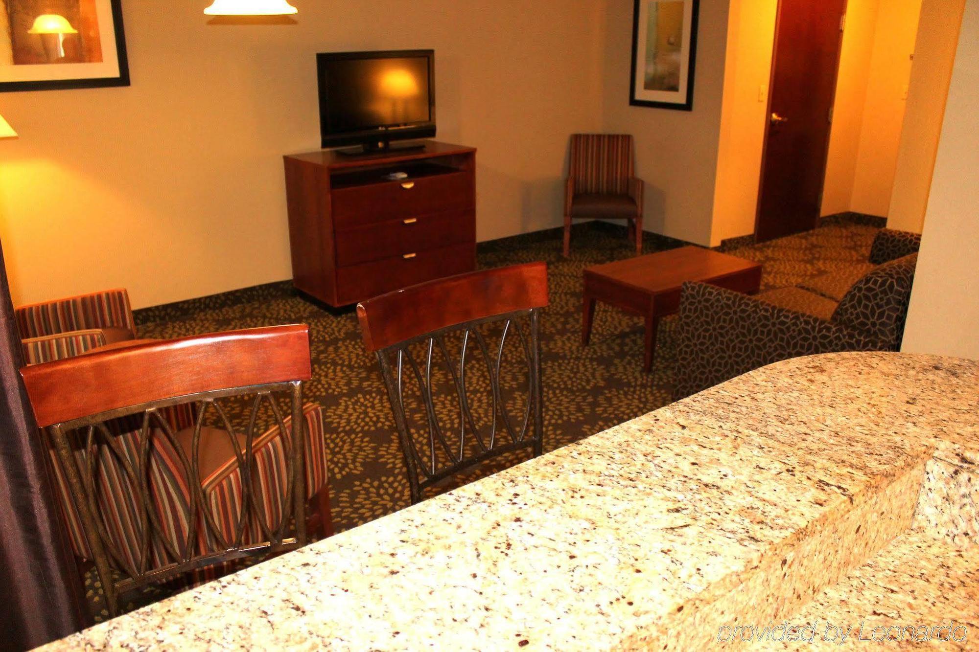 Holiday Inn Express Hotel & Suites Starkville, An Ihg Hotel Exterior foto